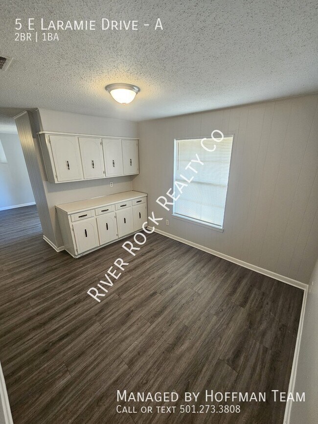 Building Photo - 5 E Laramie Dr