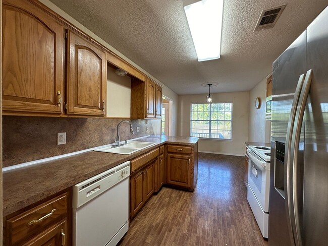 Building Photo - 2713 S.87th Drive-