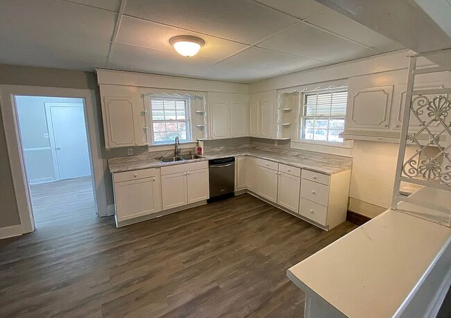 Building Photo - 19 Geer St