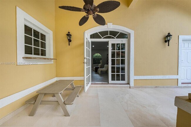 Building Photo - 1033 Almeria Ave