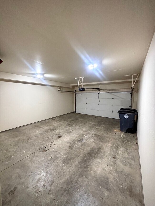 Building Photo - 310 5th Ave W