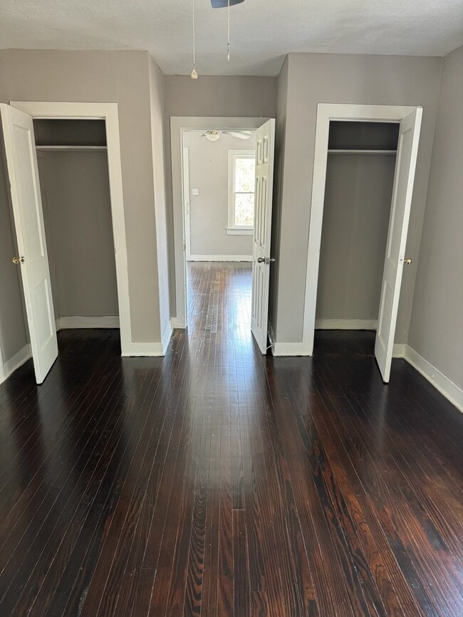 Building Photo - 136-132 Glendale St