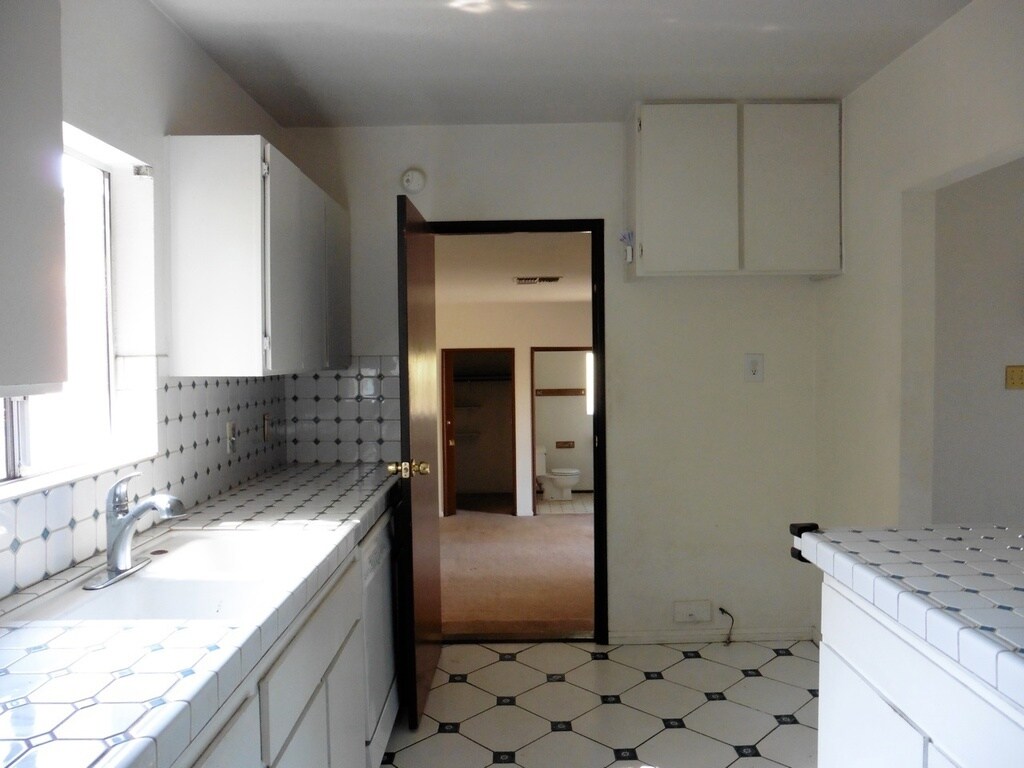 Building Photo - 5723 Stansbury Ave