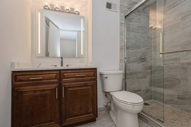 Building Photo - 6700 S South Shore Dr