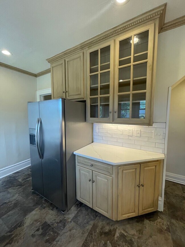 Building Photo - Updated 3/2 House in Old East Rome $1,895