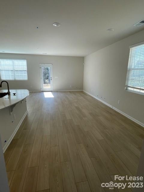 Building Photo - Newer town home available end of December!