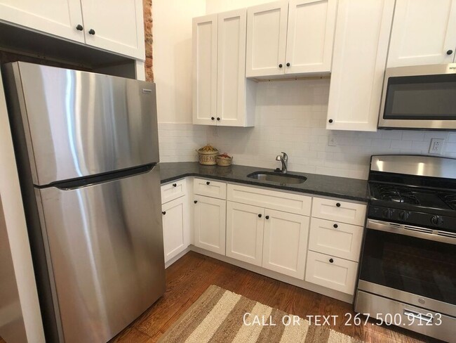 Building Photo - Newly removated, very spacious 2BR unit wi...