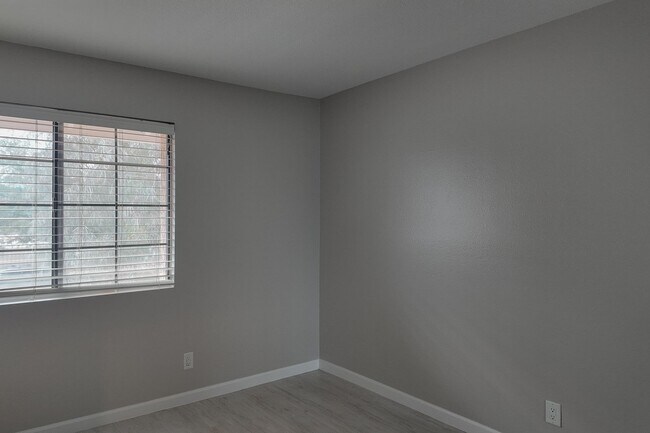 Building Photo - Modern Comfort with Pool & Spa in The Lakes – Solar Equipped Home