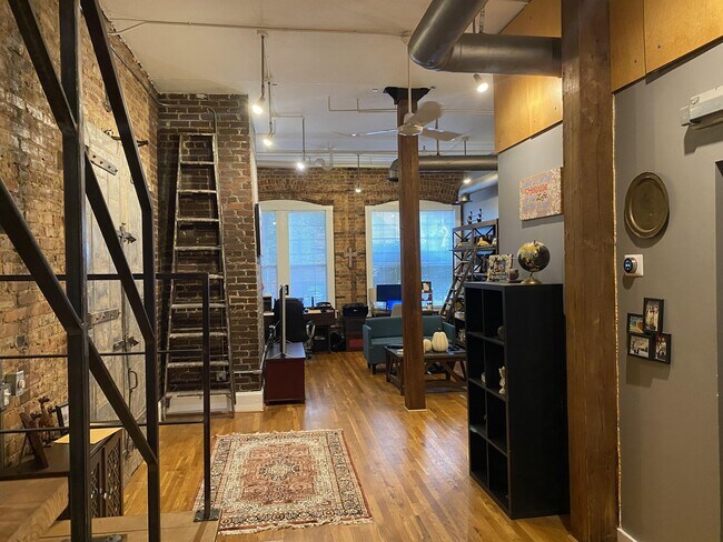 Building Photo - 215 Mitchell St SW