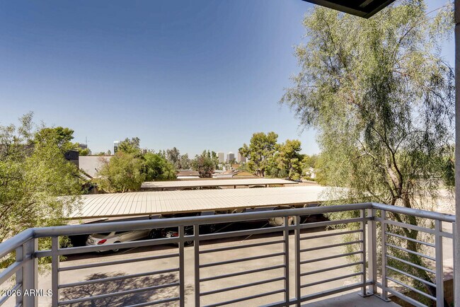 Building Photo - 914 E Osborn Rd