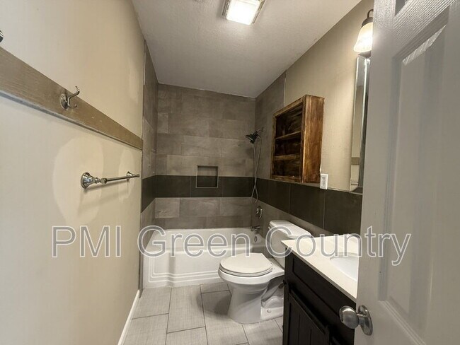 Building Photo - 5523 S Madison Ave