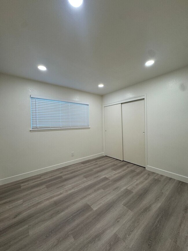 Building Photo - Samantha Way