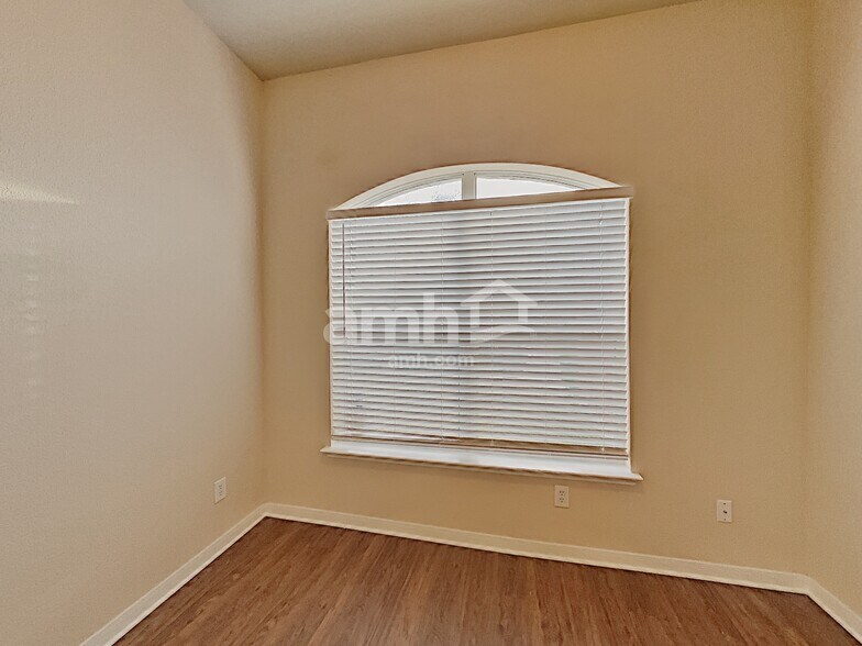 Building Photo - 12019 Mill Summit