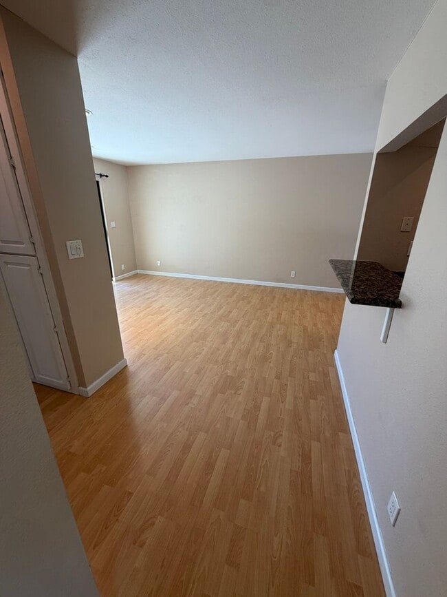 Building Photo - 1BED/1BATH Condo Located in a Quiet Area of Downtown Concord, Ca!!