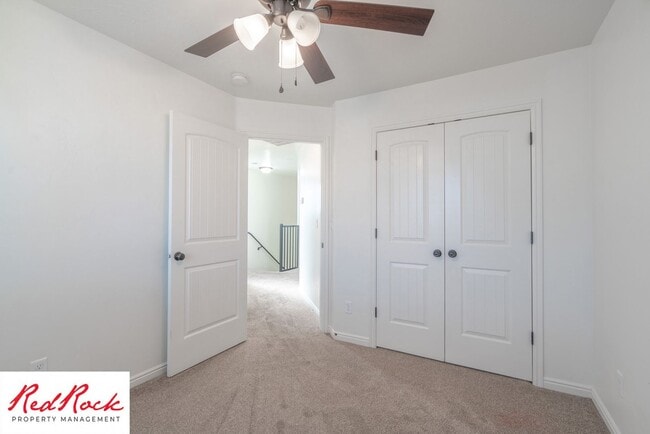 Building Photo - End Unit, DOG-FRIENDLY 3 Bedroom Townhome ...