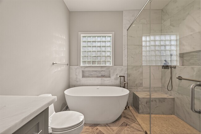 Building Photo - 2405 Southgate Blvd