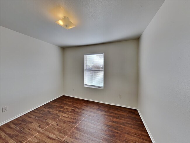 Building Photo - 1115 Desert Oasis Ln