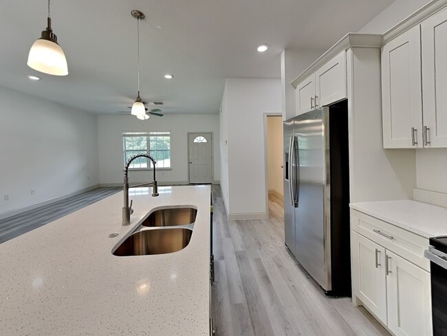 Building Photo - 2660 W Gifford Ln