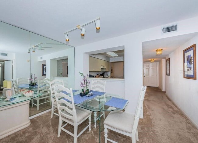 Building Photo - 6001 Bahia Del Mar Cir N