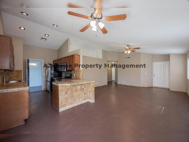 Building Photo - 6523 W Brown St