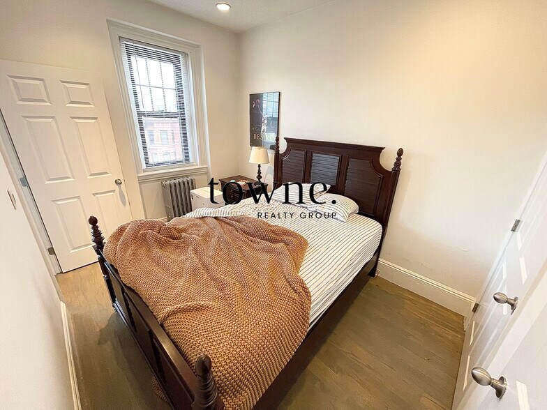 Building Photo - 274 Newbury St