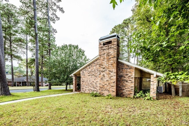 Building Photo - 422 River Oaks Dr