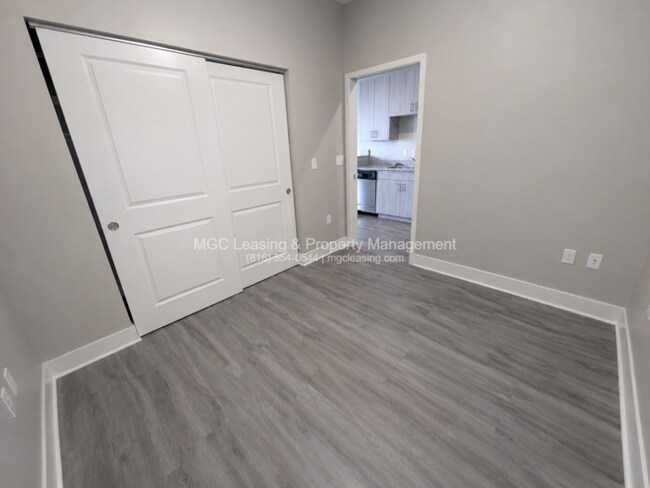 Building Photo - Studio living in style - North of the River in KCMO