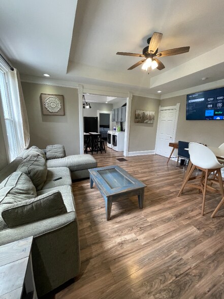 Building Photo - 232 N Randolph St