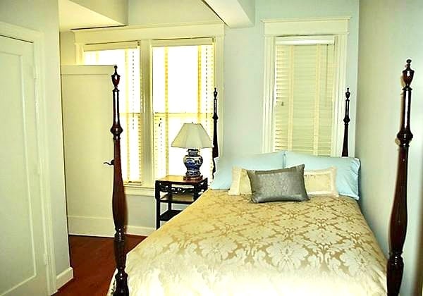 Building Photo - 2902 Porter St NW