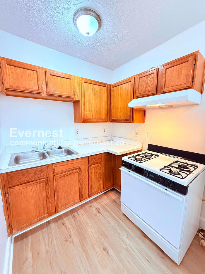 Building Photo - 8000 Pilgrim St