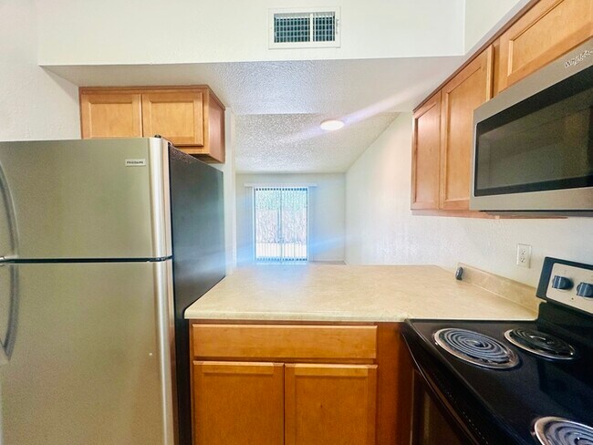 Building Photo - 1st Month Free Move In Special! Spacious 2...