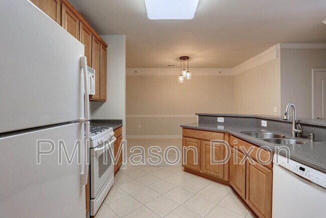 Building Photo - 5801 Clipper Ln