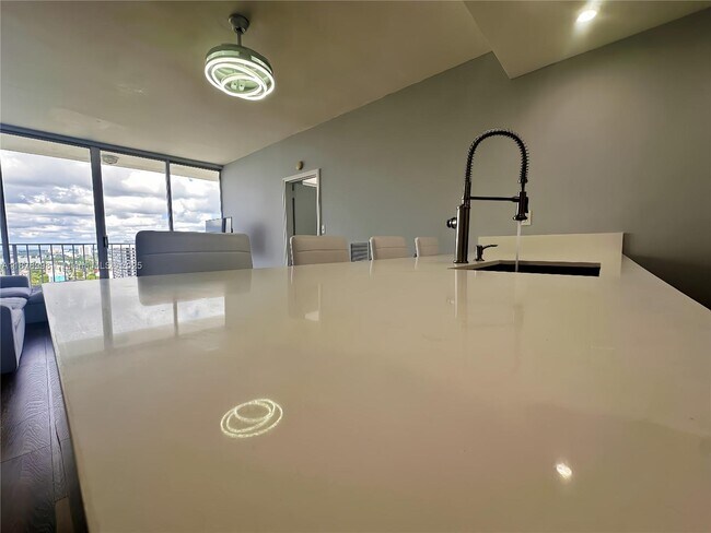 Building Photo - 7601 E Treasure Dr
