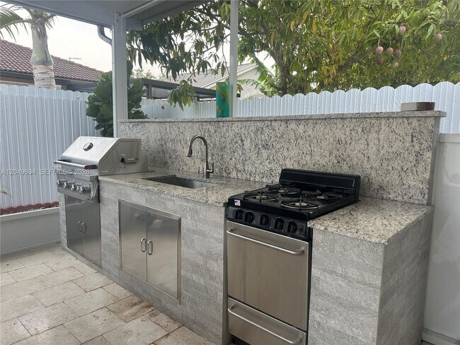 Building Photo - 15478 SW 23rd Ln