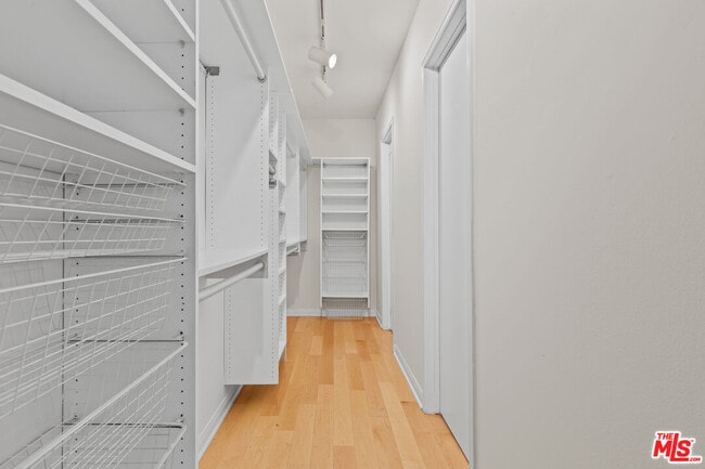 Building Photo - 1260 S Beverly Glen Blvd