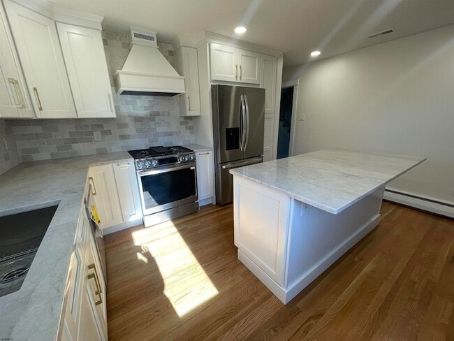 Building Photo - 310 N Clermont Ave