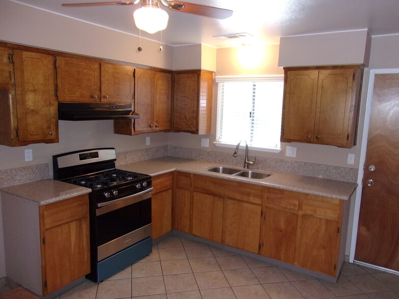 Building Photo - 793 W Nevada Cir