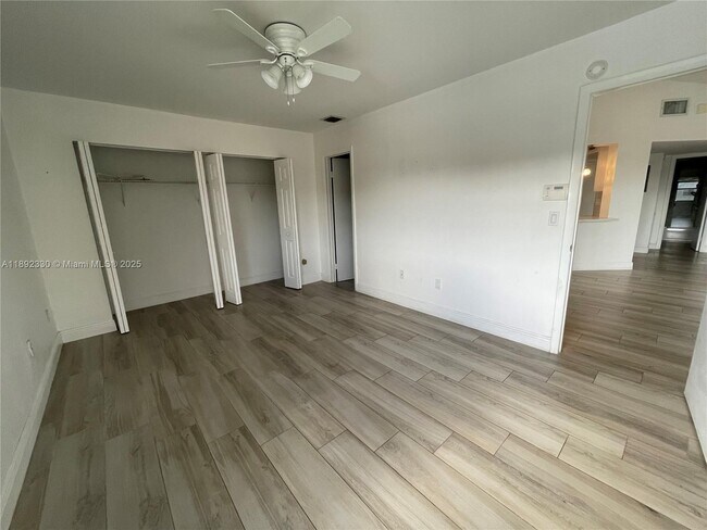 Building Photo - 1042 Adams Ave