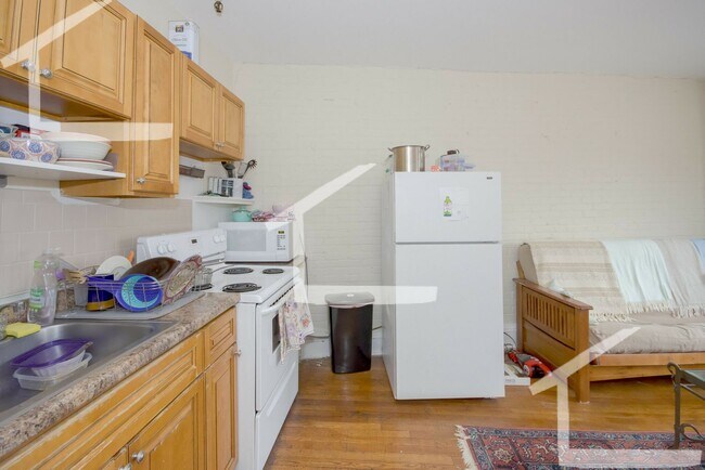 Building Photo - Central Fenway Location. Students Welcome!...