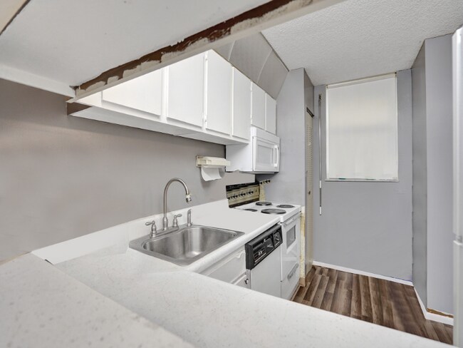 Building Photo - 5300 NE 24th Terrace