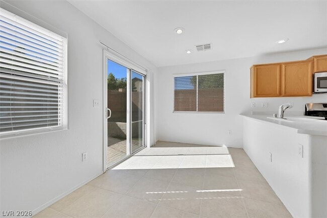 Building Photo - 9986 Erie Stream Way