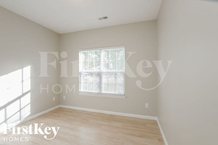 Building Photo - 4075 Shadetree Dr
