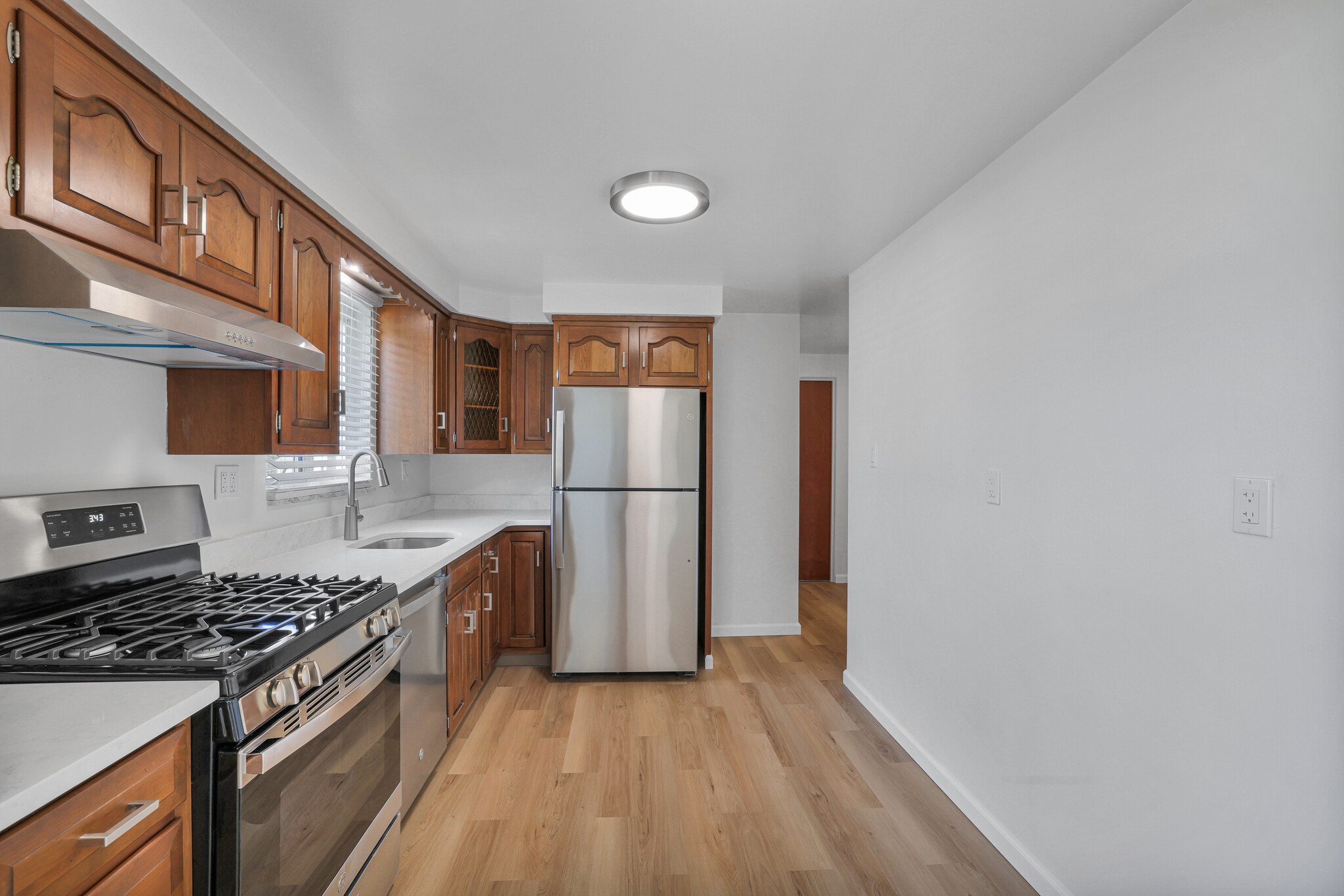 Kitchen - 1755 Elderslee Rd