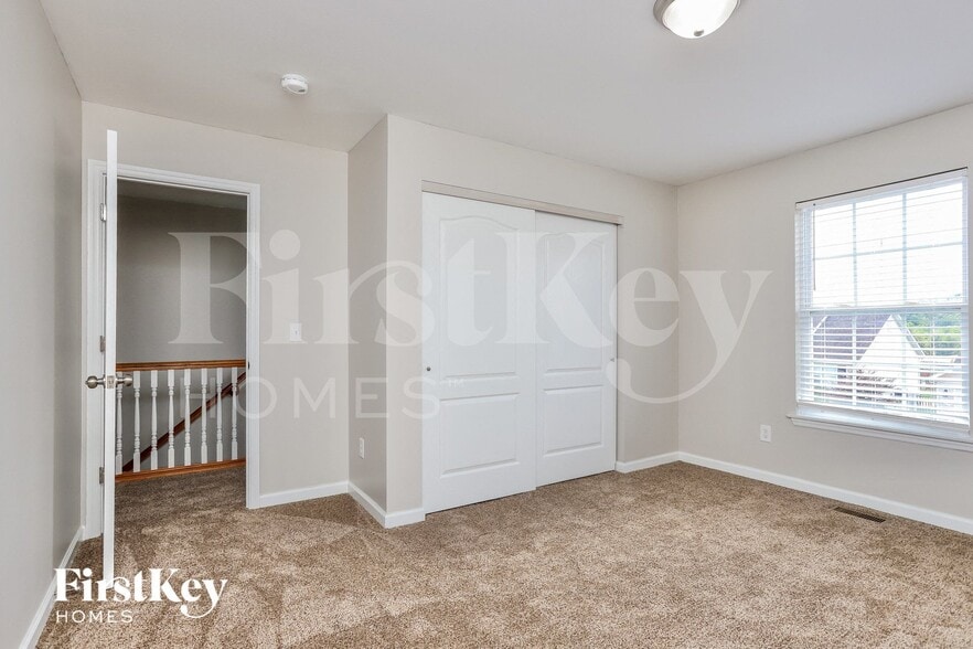 Building Photo - 107 Trailing Oak Ct