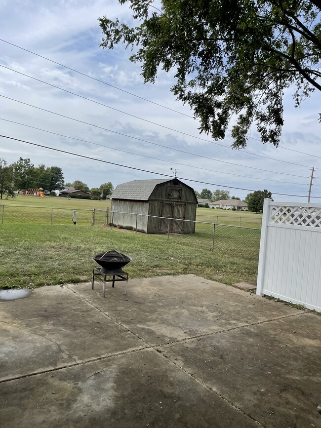 Large fenced in yard with side privacy fence - 409 N 9th St