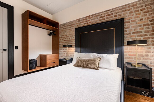 Building Photo - 1011 Canal St