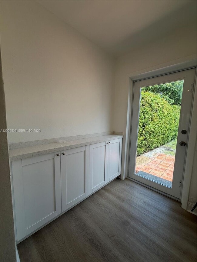 Building Photo - 533 Minorca Ave