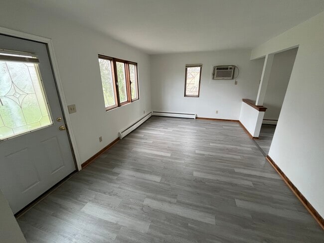 Building Photo - 430 Ironton St NE