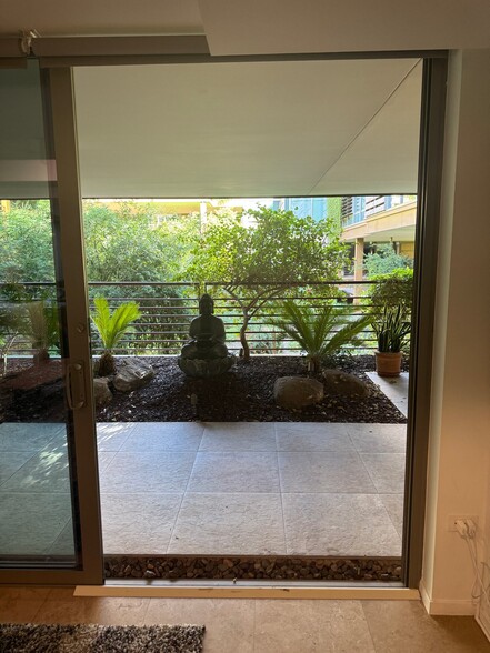 Building Photo - 7167 E Rancho Vista Dr