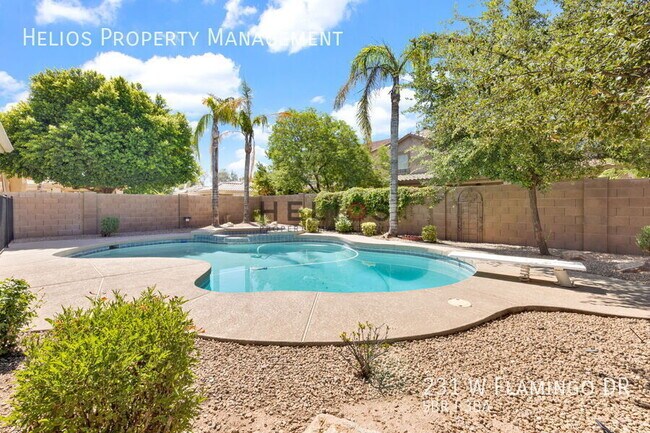 Building Photo - 231 W Flamingo Dr